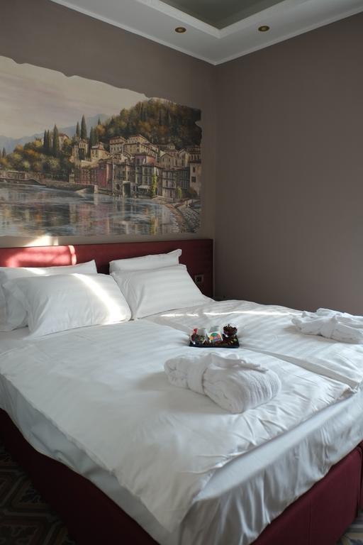 Michelangelo B&B วาเรนนา ภายนอก รูปภาพ