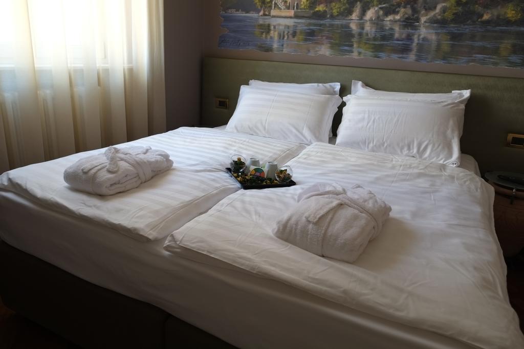 Michelangelo B&B วาเรนนา ภายนอก รูปภาพ